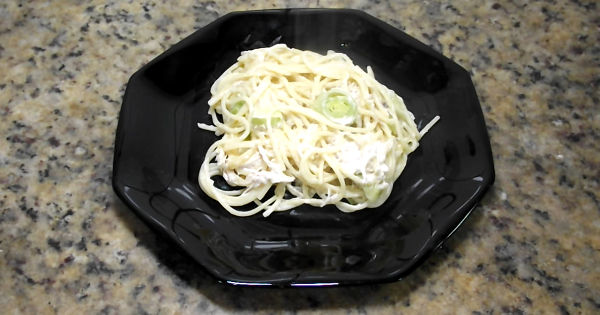 receita macarrao com frango com alho poro